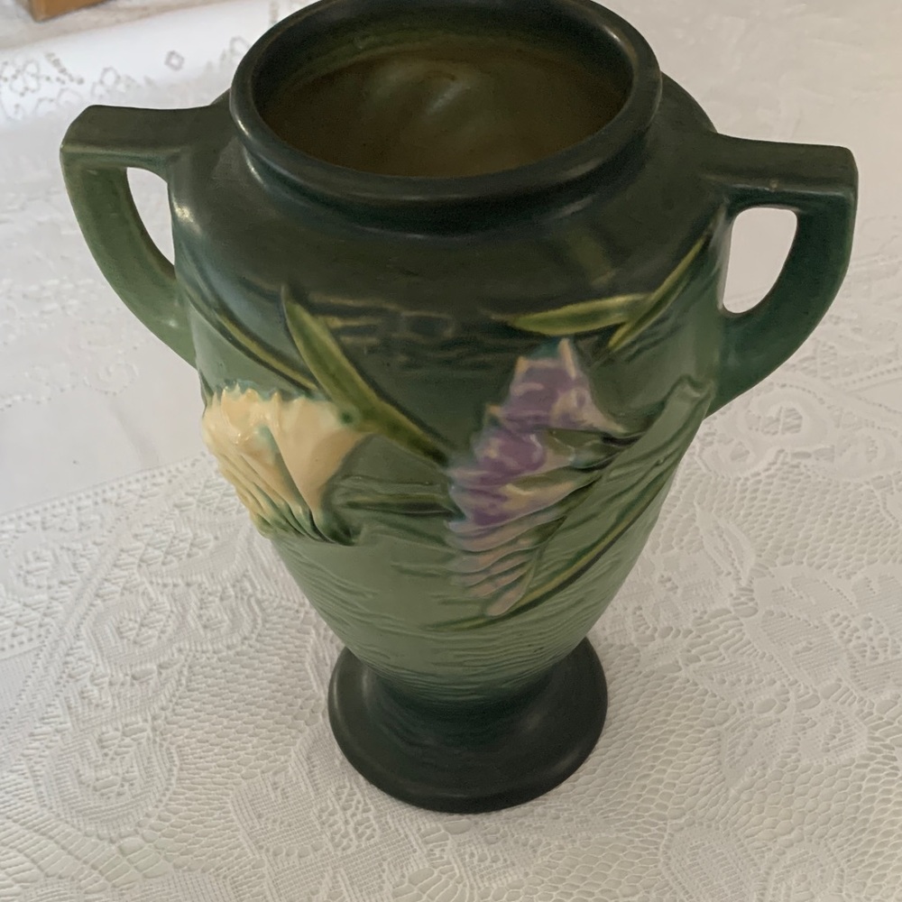 Roseville Green Floral Freesia  Ceramic Vase 121 8” Excellent